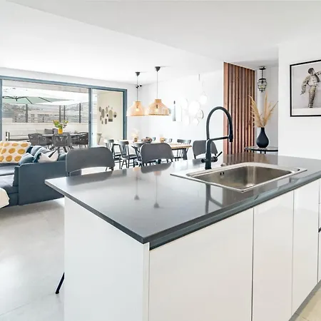 Beautiful 3 Bedroom In Popular La Quinta With Amazing Views Over The Mountains